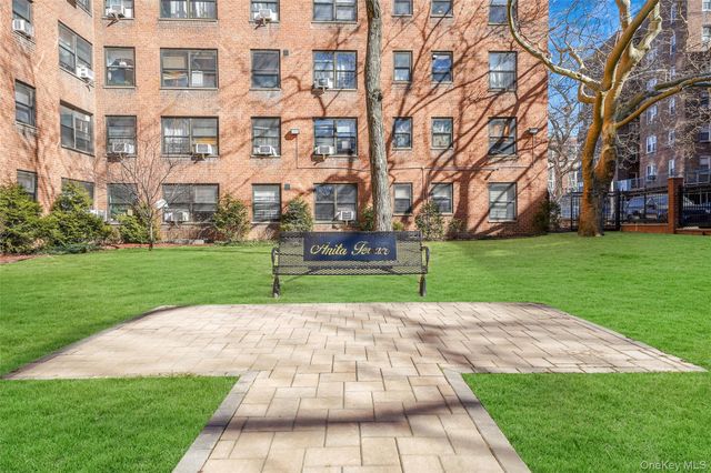 99-60 63rd Road 7H, Rego Park, NY 11374