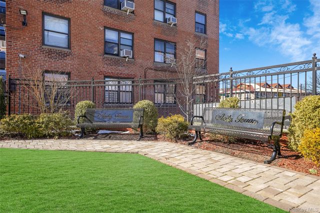 99-60 63rd Road 7H, Rego Park, NY 11374