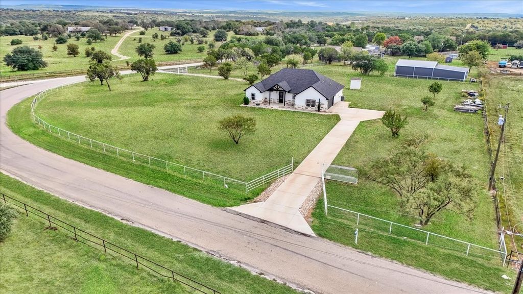 9060 Mitchell Bend Court, Granbury, TX 76048 — photo 2