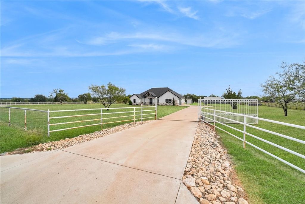 9060 Mitchell Bend Court, Granbury, TX 76048 — photo 3