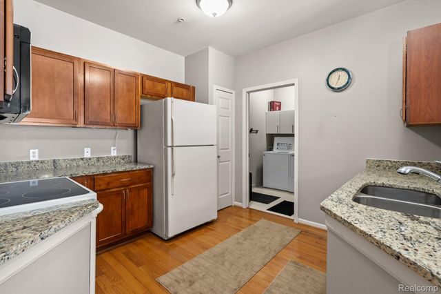 3276 Theodore E 2, Wixom, MI 48393