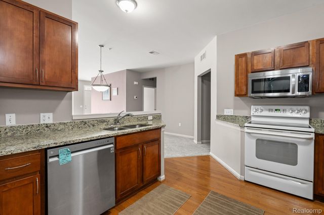 3276 Theodore E 2, Wixom, MI 48393