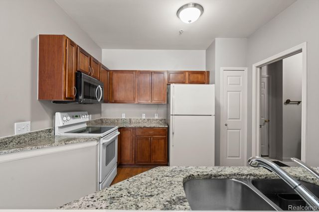 3276 Theodore E 2, Wixom, MI 48393