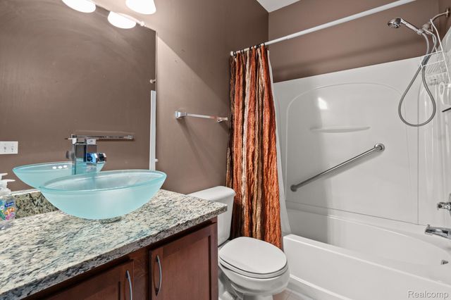 3276 Theodore E 2, Wixom, MI 48393