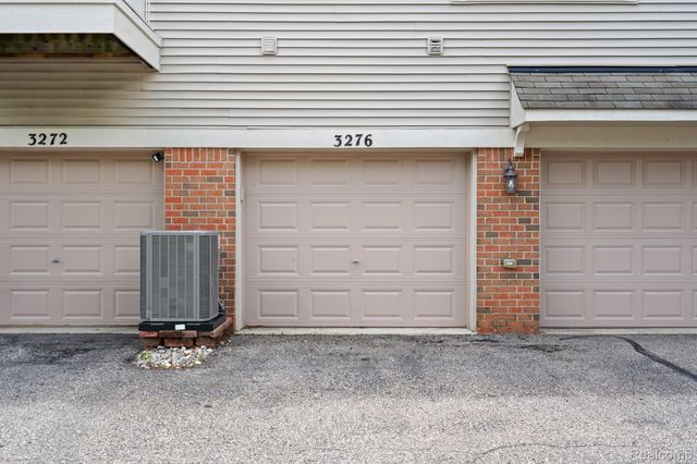 3276 Theodore E 2, Wixom, MI 48393