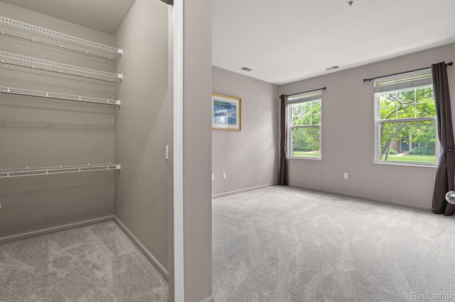 3276 Theodore E 2, Wixom, MI 48393