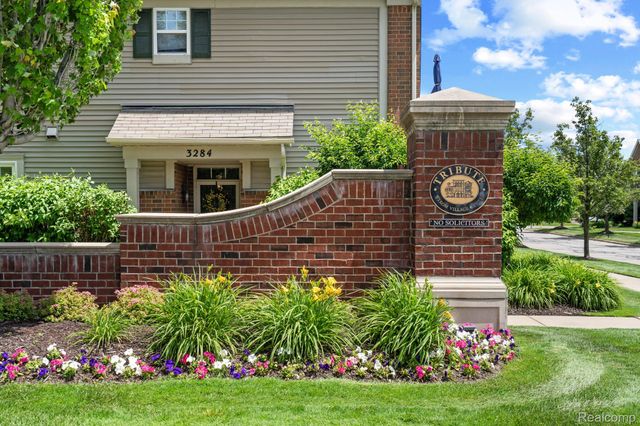3276 Theodore E 2, Wixom, MI 48393