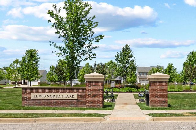 3276 Theodore E 2, Wixom, MI 48393