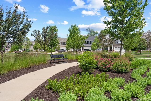 3276 Theodore E 2, Wixom, MI 48393