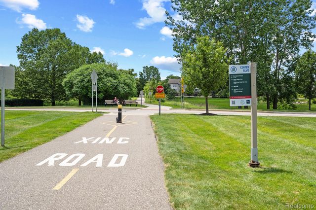 3276 Theodore E 2, Wixom, MI 48393