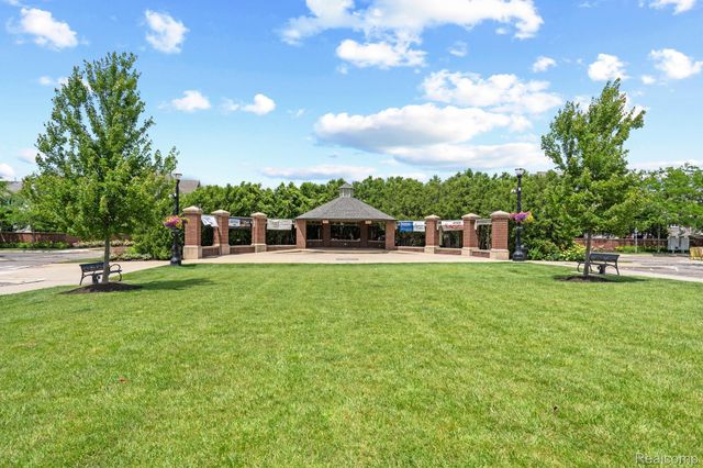 3276 Theodore E 2, Wixom, MI 48393