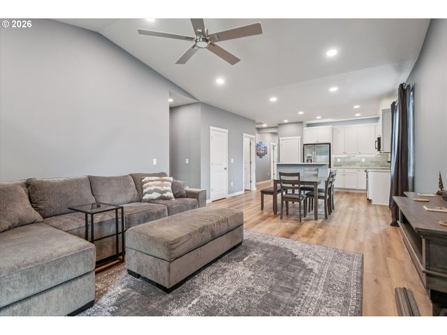 7340 Se OVERLAND St, Milwaukie, OR 97222