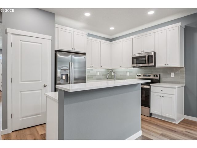 7340 Se OVERLAND St, Milwaukie, OR 97222