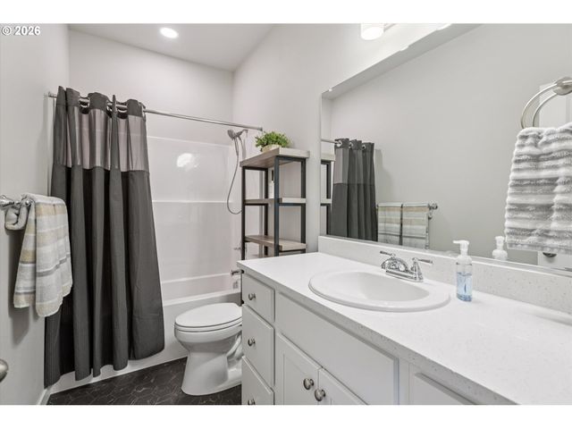 7340 Se OVERLAND St, Milwaukie, OR 97222