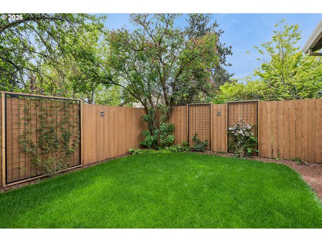 7340 Se OVERLAND St, Milwaukie, OR 97222