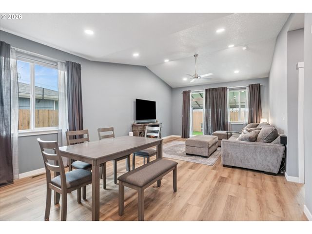 7340 Se OVERLAND St, Milwaukie, OR 97222