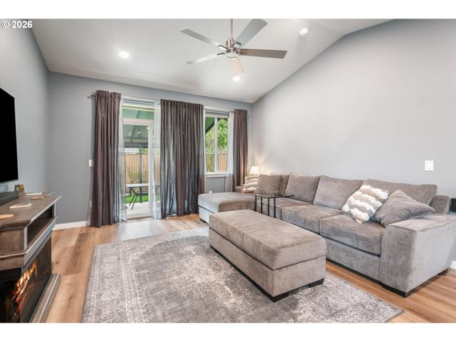 7340 Se OVERLAND St, Milwaukie, OR 97222