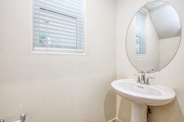 5450 W Santa Barbara Drive, Fresno, CA 93722