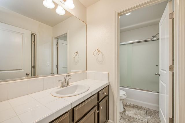 5450 W Santa Barbara Drive, Fresno, CA 93722