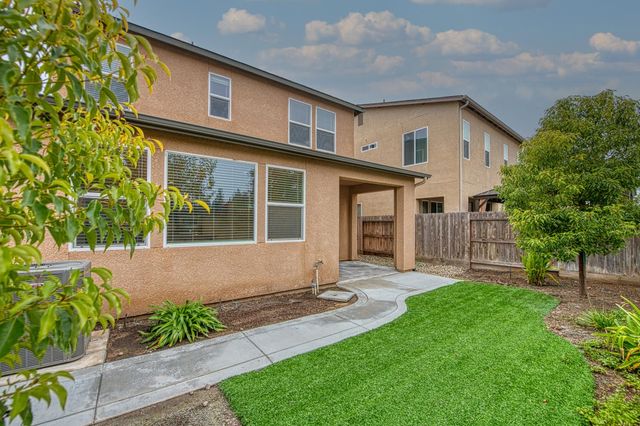 5450 W Santa Barbara Drive, Fresno, CA 93722