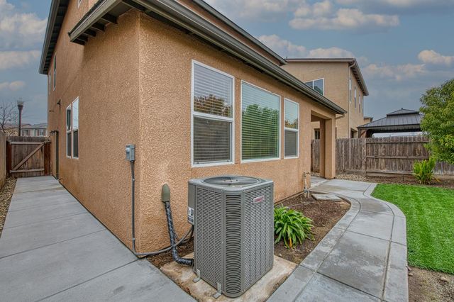 5450 W Santa Barbara Drive, Fresno, CA 93722