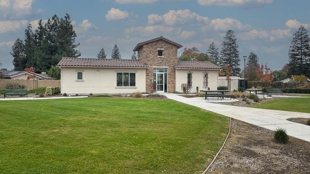 5450 W Santa Barbara Drive, Fresno, CA 93722