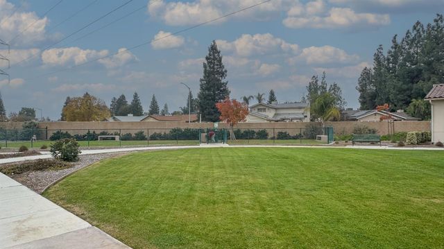 5450 W Santa Barbara Drive, Fresno, CA 93722