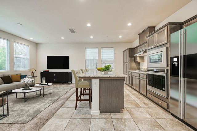 5450 W Santa Barbara Drive, Fresno, CA 93722