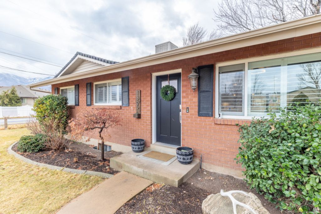 1365 E LESTER DR, South Weber, UT 84405