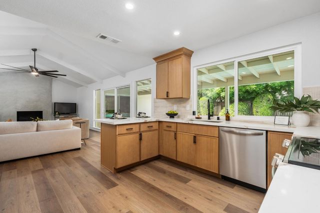 2626 W Scott Avenue, Fresno, CA 93711