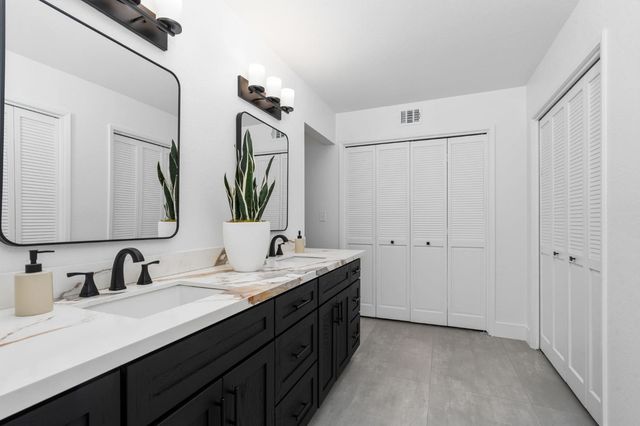 2626 W Scott Avenue, Fresno, CA 93711