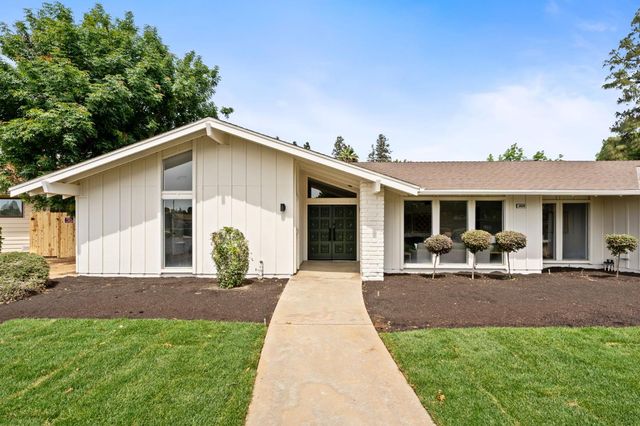 2626 W Scott Avenue, Fresno, CA 93711