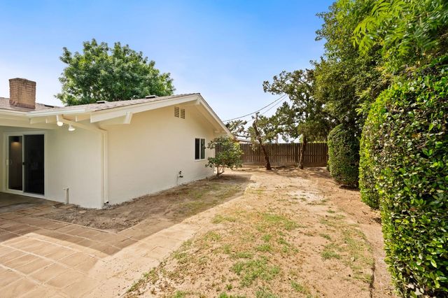2626 W Scott Avenue, Fresno, CA 93711