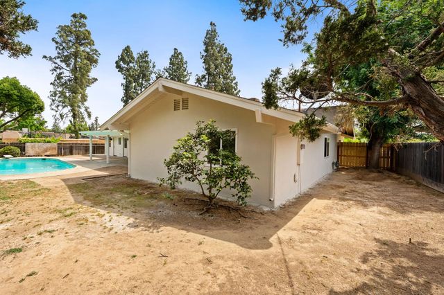 2626 W Scott Avenue, Fresno, CA 93711