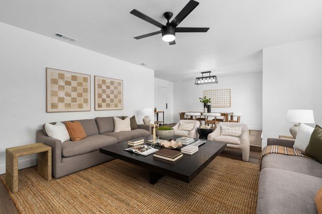 2626 W Scott Avenue, Fresno, CA 93711