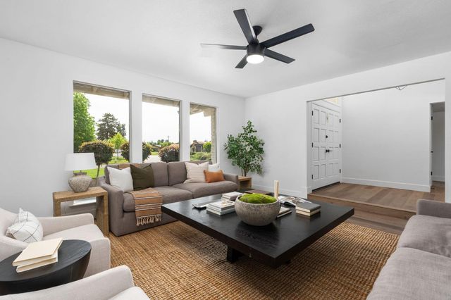 2626 W Scott Avenue, Fresno, CA 93711