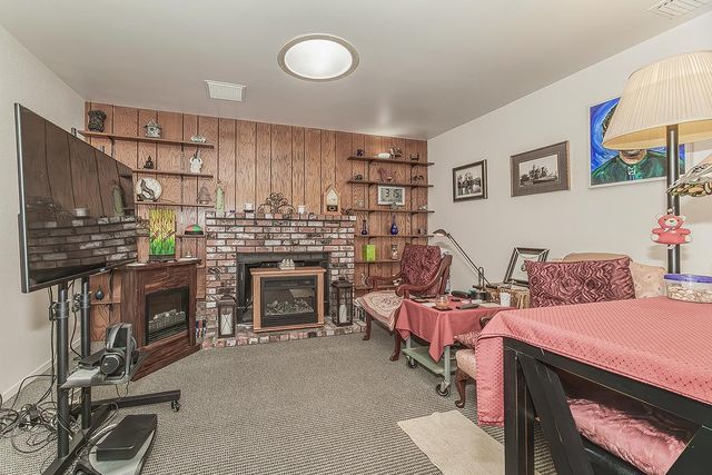 5287 N Gates Avenue, Fresno, CA 93722