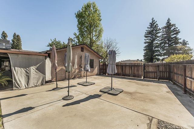 5287 N Gates Avenue, Fresno, CA 93722