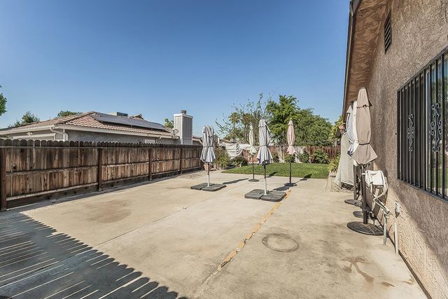 5287 N Gates Avenue, Fresno, CA 93722