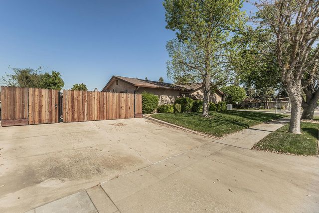 5287 N Gates Avenue, Fresno, CA 93722