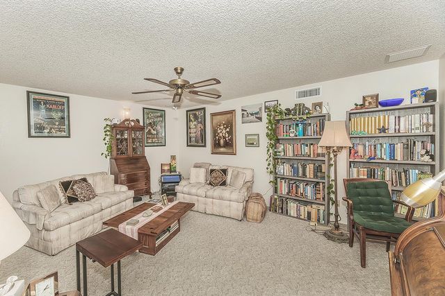 5287 N Gates Avenue, Fresno, CA 93722