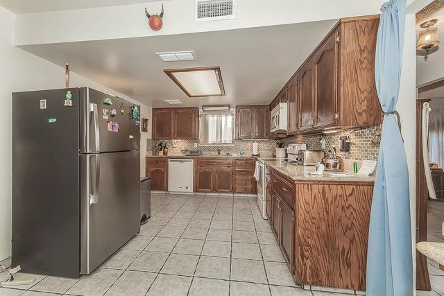 5287 N Gates Avenue, Fresno, CA 93722