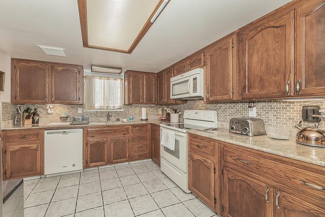 5287 N Gates Avenue, Fresno, CA 93722