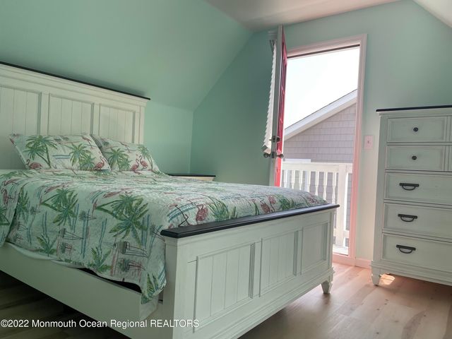 68 E Pacific Way, Lavallette, NJ 08735