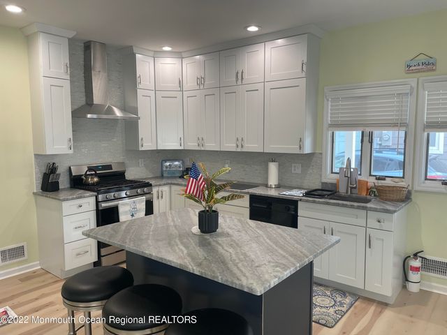 68 E Pacific Way, Lavallette, NJ 08735