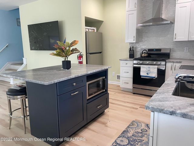 68 E Pacific Way, Lavallette, NJ 08735