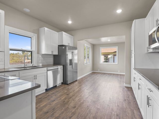 1140 W Glass Ave, Spokane, WA 99205