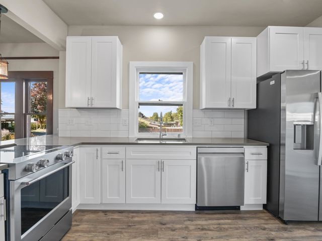 1140 W Glass Ave, Spokane, WA 99205