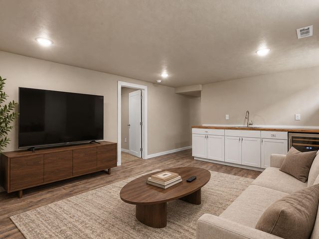 1140 W Glass Ave, Spokane, WA 99205