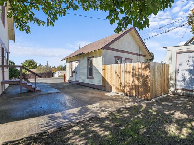 1140 W Glass Ave, Spokane, WA 99205